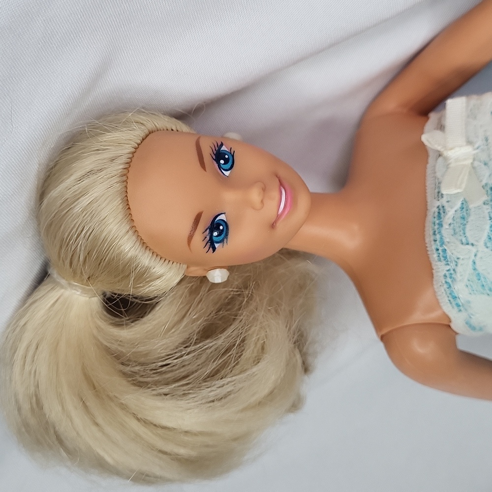 Vintage Fun to Dress Barbie Doll 1992 Mattel Blue Bath Towel Side Pony Tail